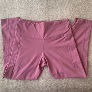 Senita Cropped Athletic Pants; Size Medium